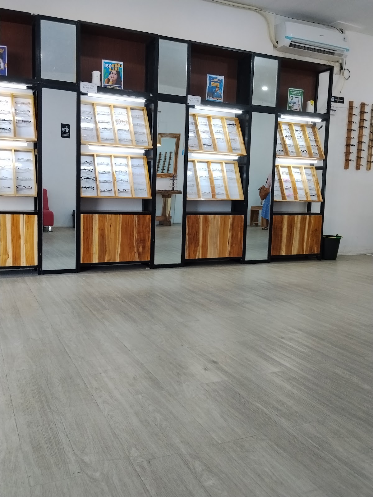 Optik B. Riski Karangasem